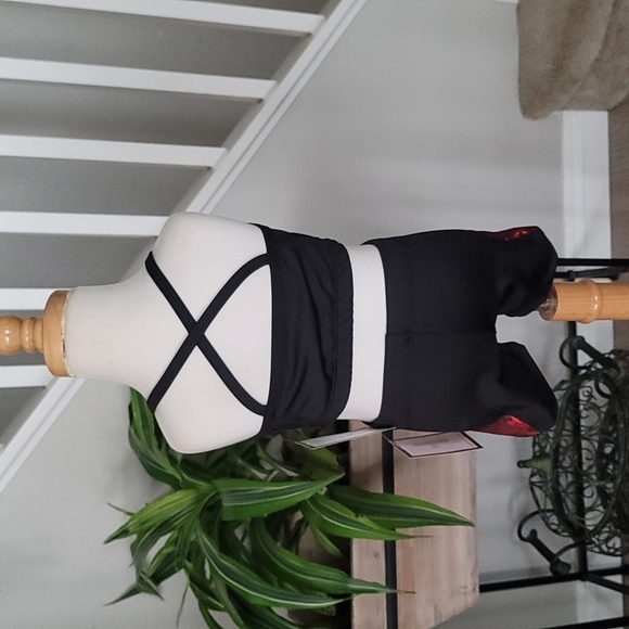 Shimmy Shimmy Inc Crop Top & Short Set - Picture 4 of 7